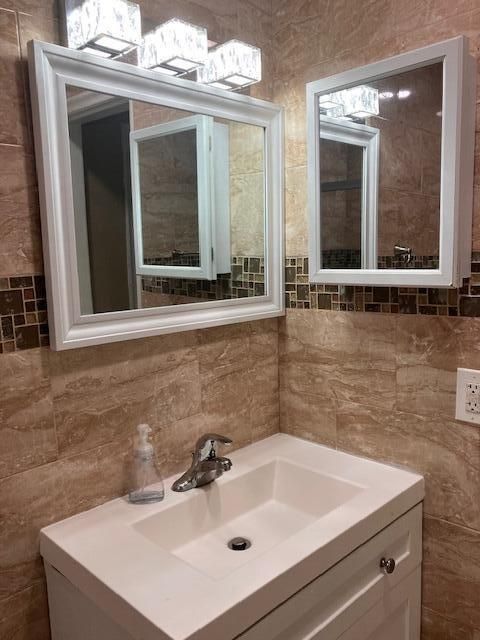 На продажу: $510,000 (4 спален, 2 ванн, 1736 Квадратных фут)