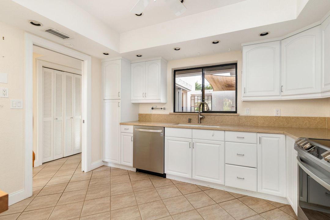 En Venta: $429,000 (3 camas, 3 baños, 1781 Pies cuadrados)