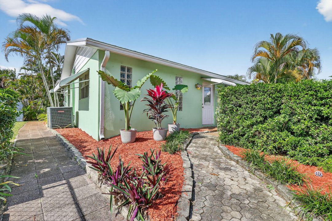 For Sale: $449,900 (3 beds, 2 baths, 1500 Square Feet)