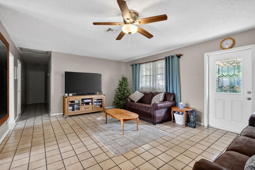 For Sale: $449,900 (3 beds, 2 baths, 1500 Square Feet)