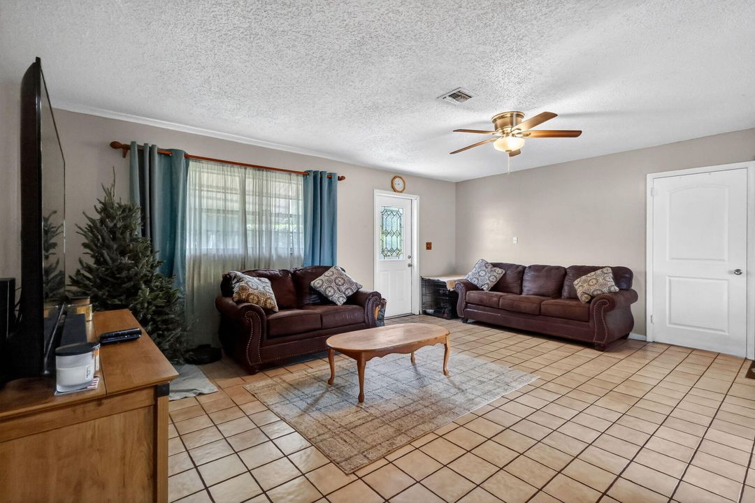 For Sale: $449,900 (3 beds, 2 baths, 1500 Square Feet)