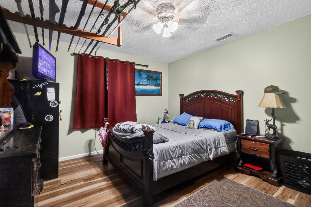 For Sale: $449,900 (3 beds, 2 baths, 1500 Square Feet)