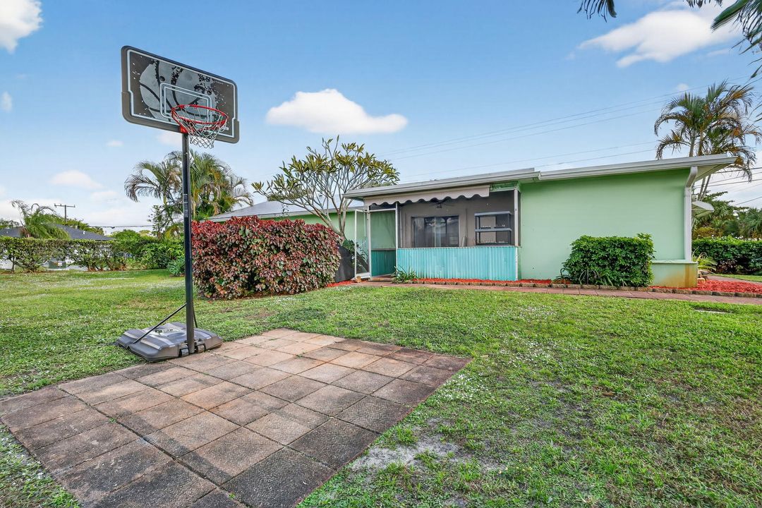 For Sale: $449,900 (3 beds, 2 baths, 1500 Square Feet)