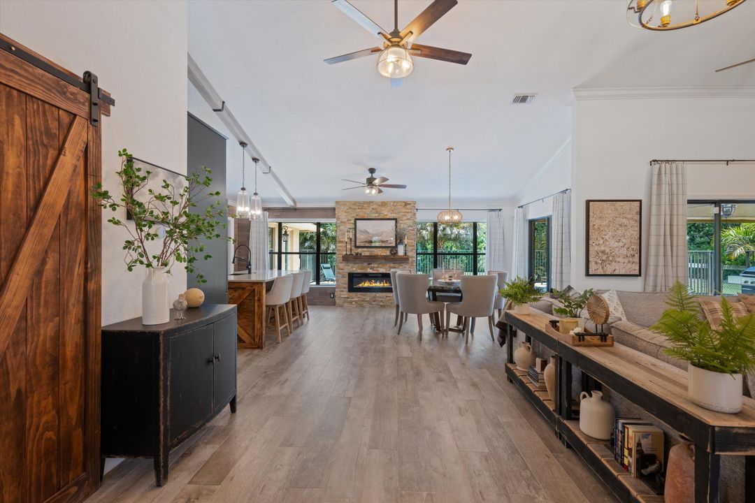 待售: $875,000 (4 贝兹, 3 浴室, 2215 平方英尺)