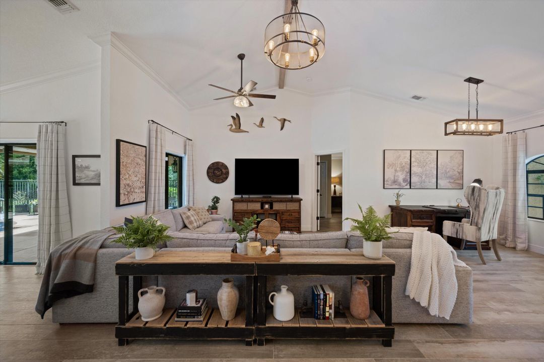 待售: $875,000 (4 贝兹, 3 浴室, 2215 平方英尺)