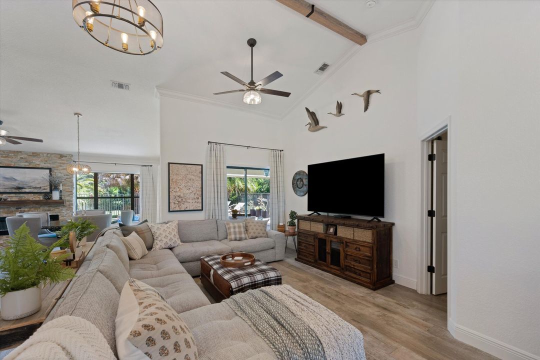 待售: $875,000 (4 贝兹, 3 浴室, 2215 平方英尺)