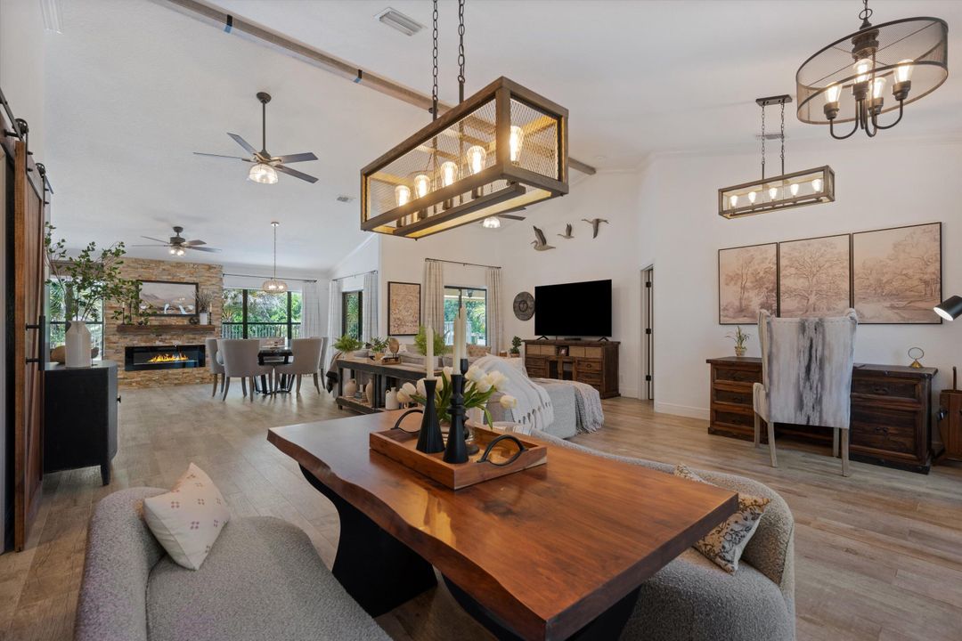 待售: $875,000 (4 贝兹, 3 浴室, 2215 平方英尺)