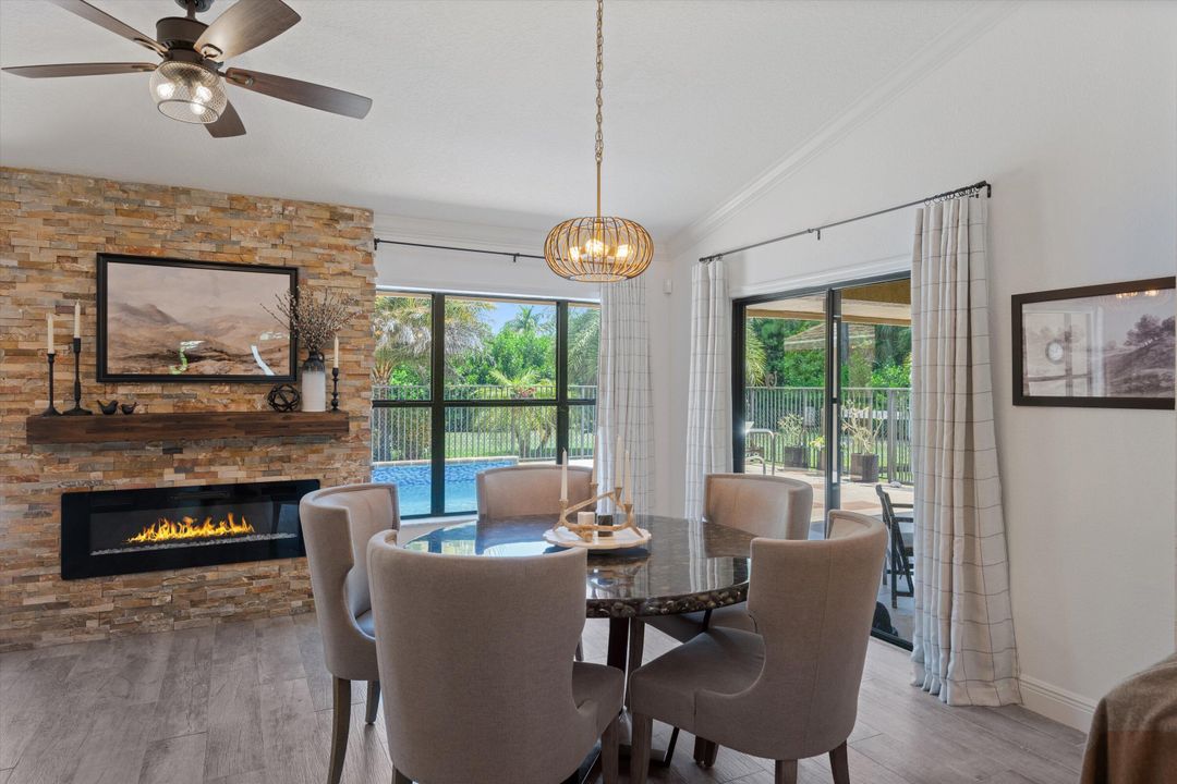 待售: $875,000 (4 贝兹, 3 浴室, 2215 平方英尺)