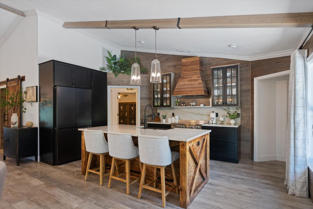 待售: $875,000 (4 贝兹, 3 浴室, 2215 平方英尺)