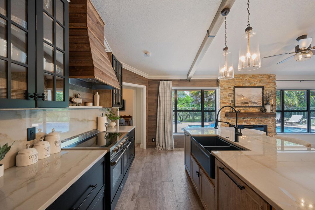 待售: $875,000 (4 贝兹, 3 浴室, 2215 平方英尺)