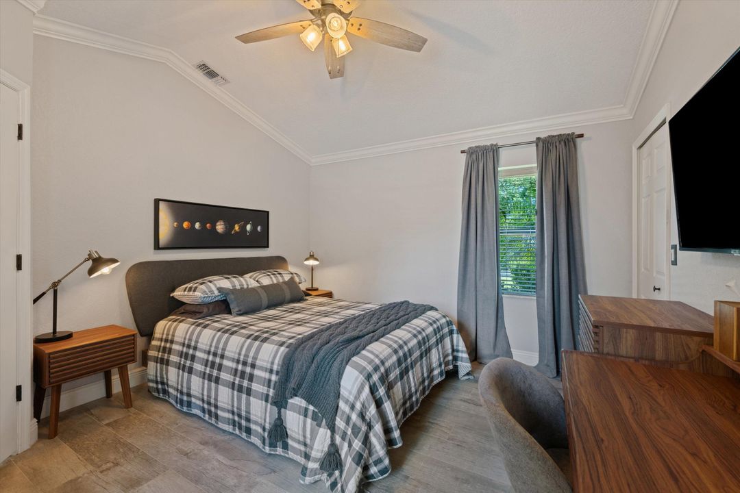 待售: $875,000 (4 贝兹, 3 浴室, 2215 平方英尺)