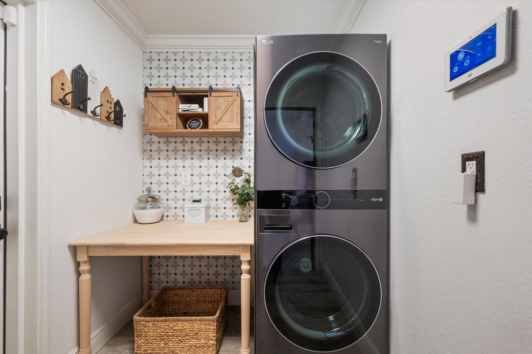 待售: $875,000 (4 贝兹, 3 浴室, 2215 平方英尺)