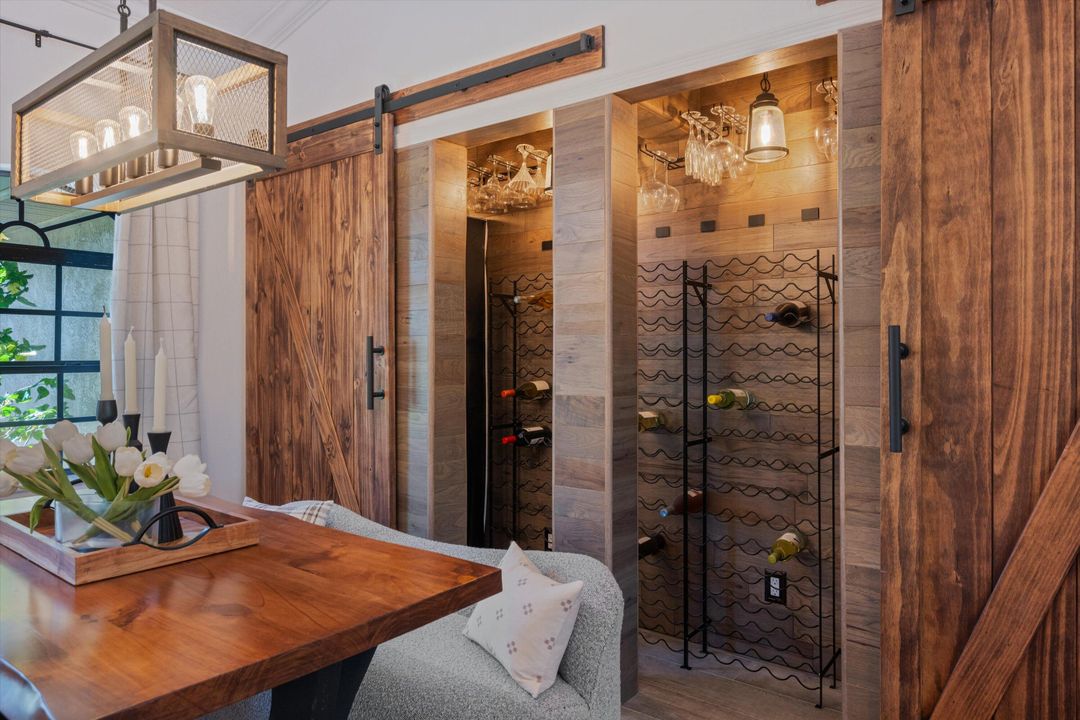 待售: $875,000 (4 贝兹, 3 浴室, 2215 平方英尺)