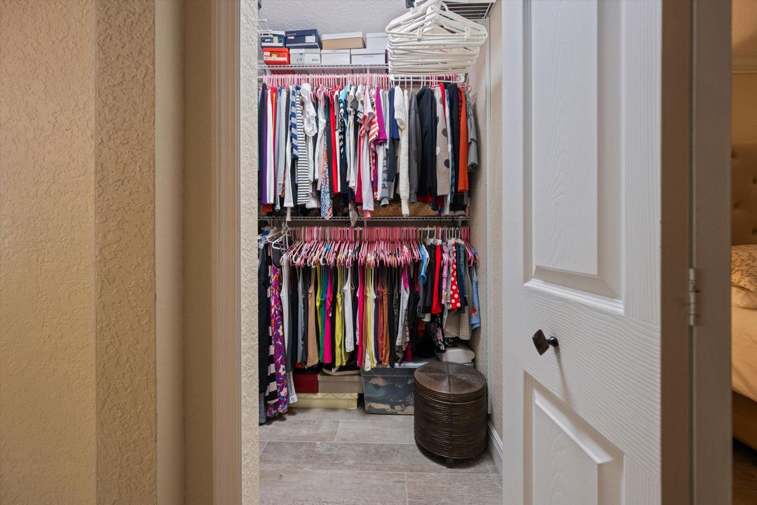 待售: $875,000 (4 贝兹, 3 浴室, 2215 平方英尺)