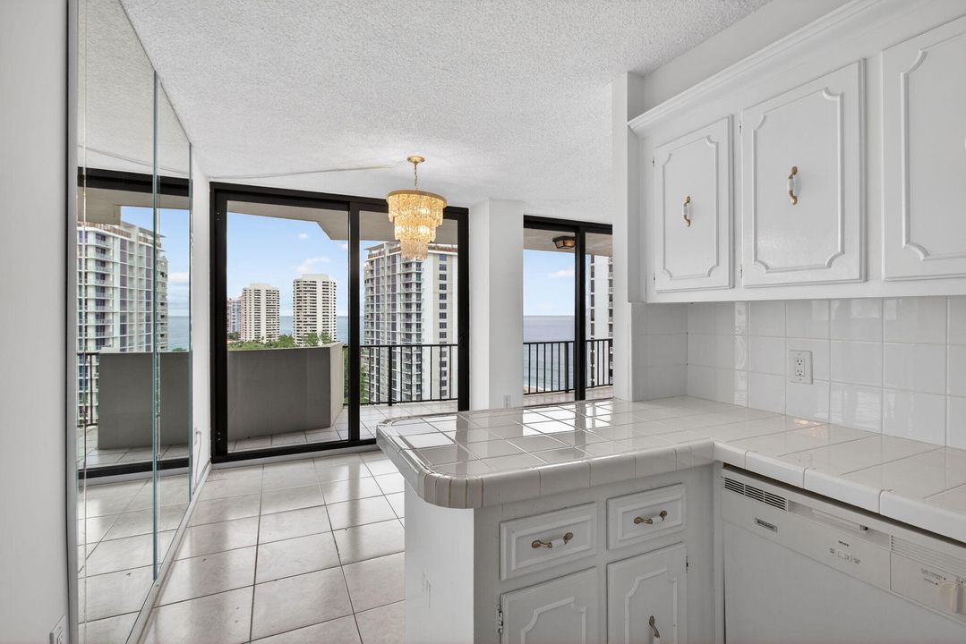 На продажу: $579,000 (2 спален, 2 ванн, 1210 Квадратных фут)