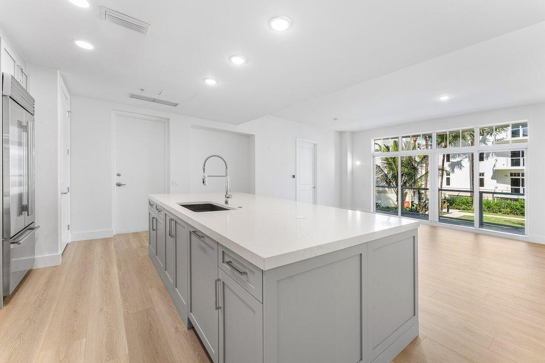 На продажу: $1,250,000 (2 спален, 2 ванн, 1823 Квадратных фут)