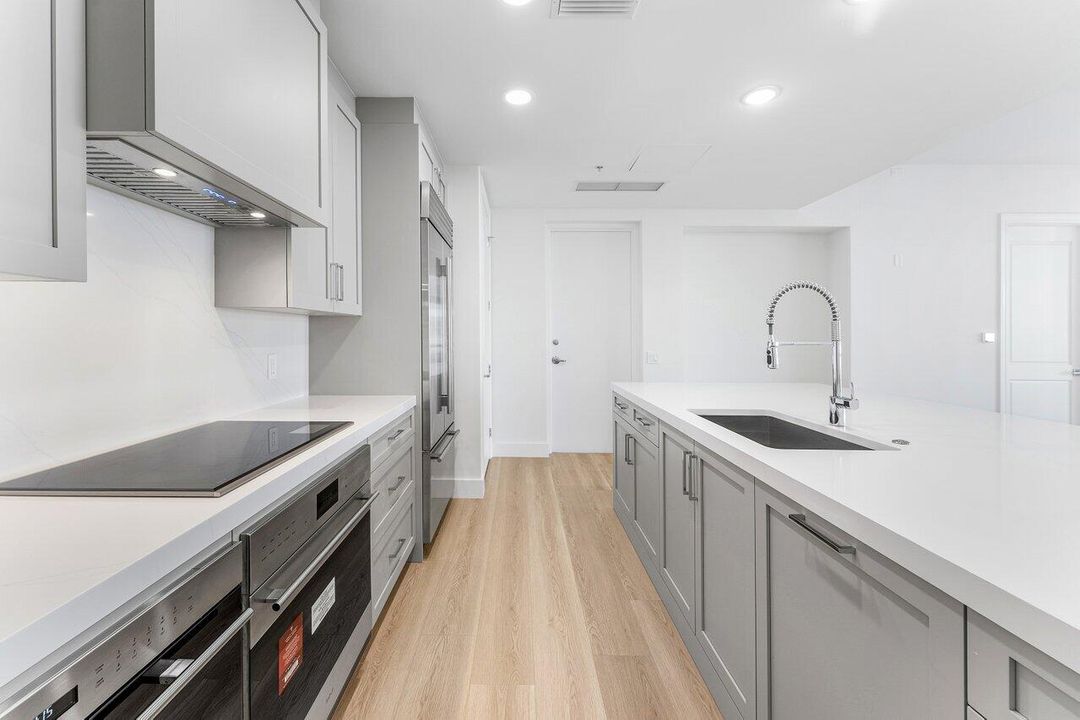 На продажу: $1,250,000 (2 спален, 2 ванн, 1823 Квадратных фут)