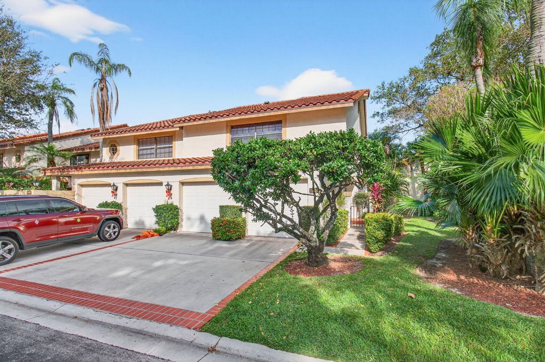 For Sale: $559,900 (3 beds, 2 baths, 1823 Square Feet)