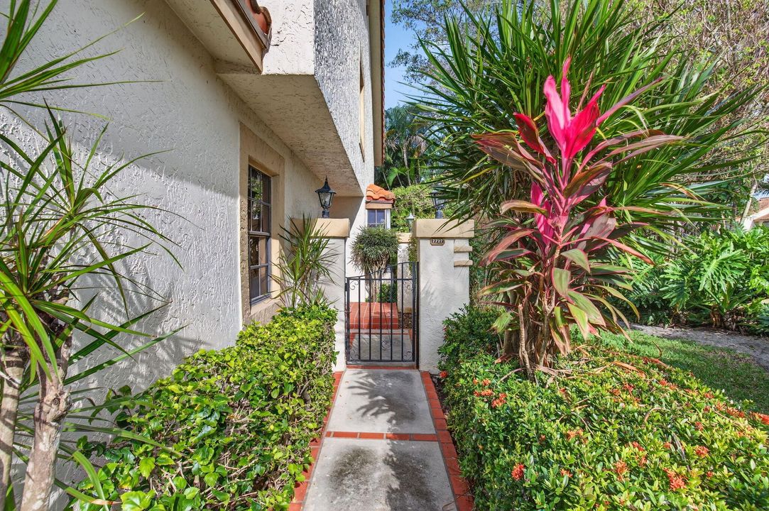 For Sale: $559,900 (3 beds, 2 baths, 1823 Square Feet)