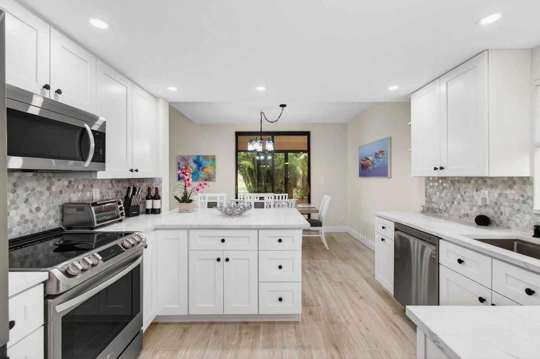 For Sale: $559,900 (3 beds, 2 baths, 1823 Square Feet)