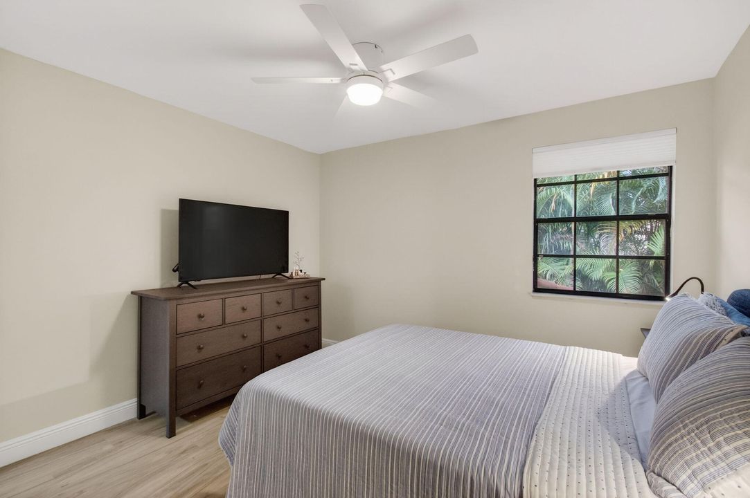 For Sale: $559,900 (3 beds, 2 baths, 1823 Square Feet)