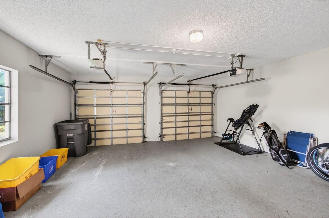 For Sale: $559,900 (3 beds, 2 baths, 1823 Square Feet)