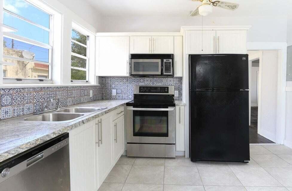 В аренду: $2,800 (4 спален, 3 ванн, 1416 Квадратных фут)