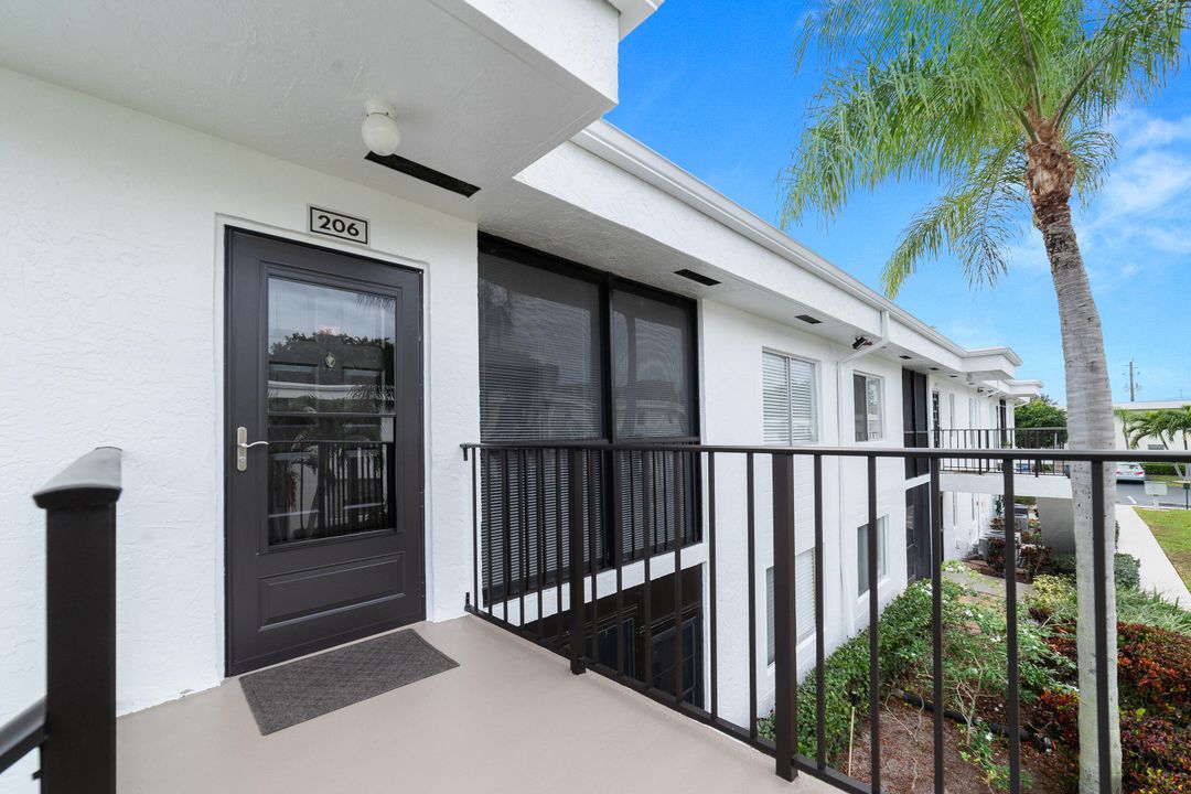 На продажу: $170,000 (2 спален, 2 ванн, 1040 Квадратных фут)