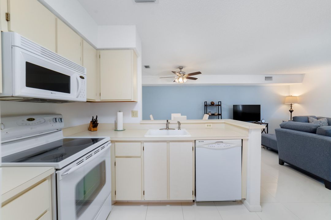 На продажу: $170,000 (2 спален, 2 ванн, 1040 Квадратных фут)