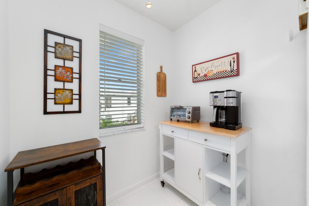 На продажу: $170,000 (2 спален, 2 ванн, 1040 Квадратных фут)