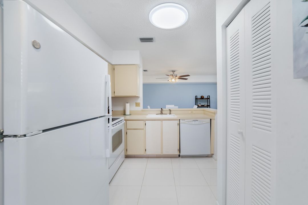 На продажу: $170,000 (2 спален, 2 ванн, 1040 Квадратных фут)