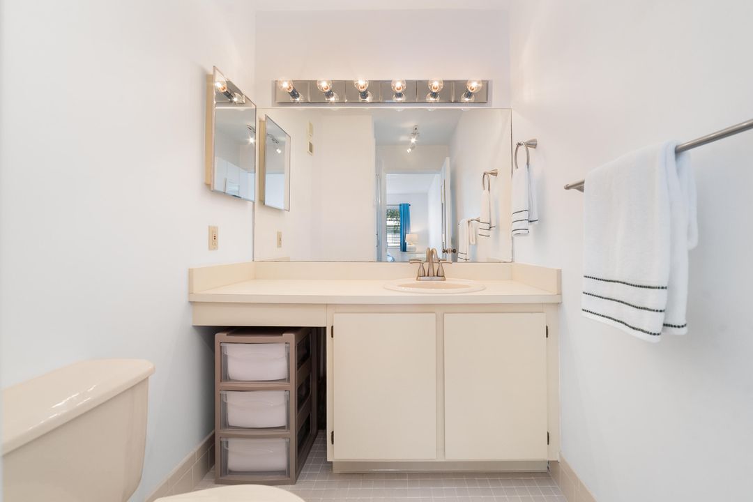 На продажу: $170,000 (2 спален, 2 ванн, 1040 Квадратных фут)