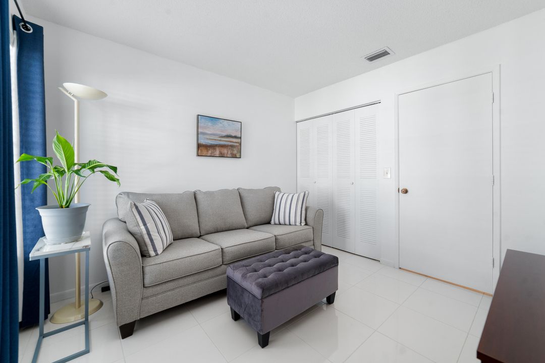 На продажу: $170,000 (2 спален, 2 ванн, 1040 Квадратных фут)