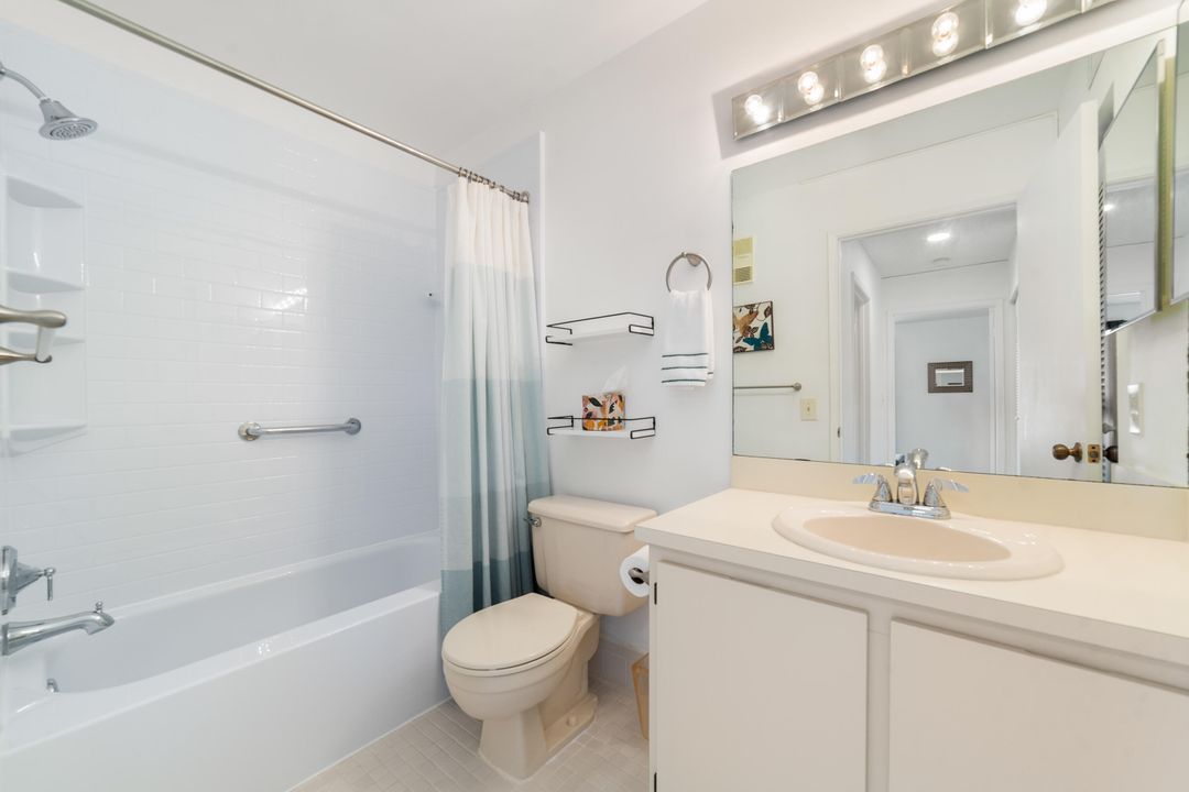 На продажу: $170,000 (2 спален, 2 ванн, 1040 Квадратных фут)