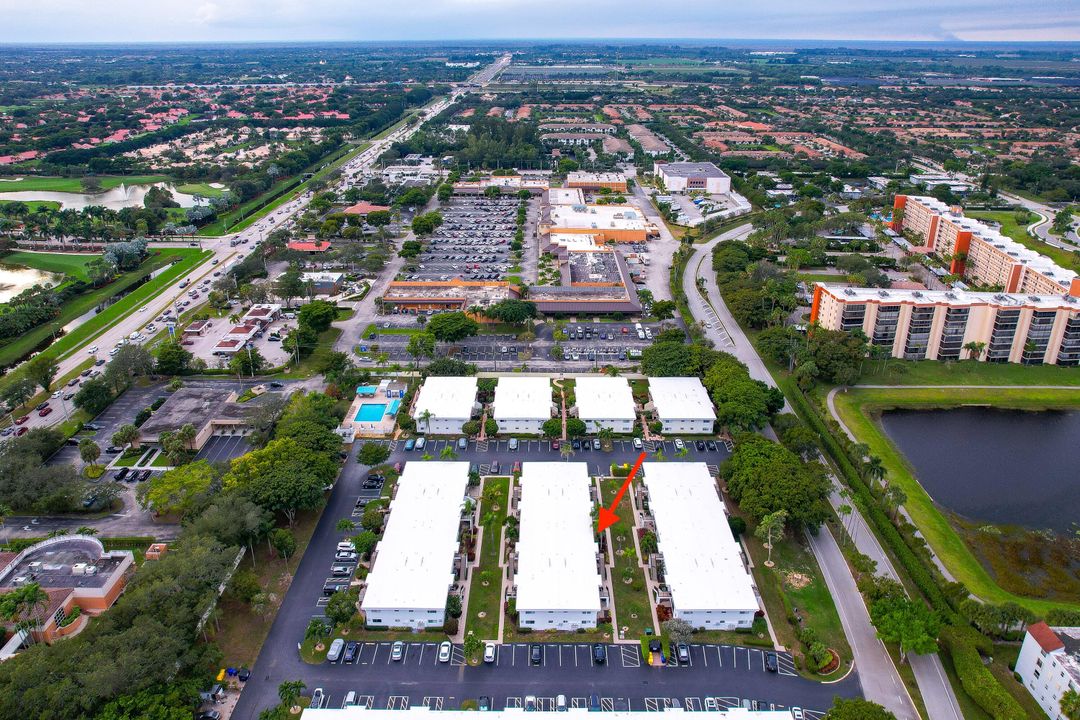 На продажу: $170,000 (2 спален, 2 ванн, 1040 Квадратных фут)