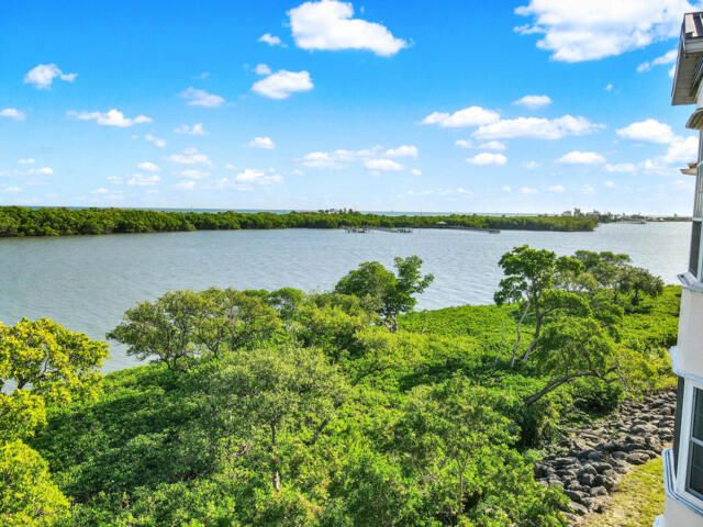 For Sale: $995,000 (3 beds, 3 baths, 2106 Square Feet)