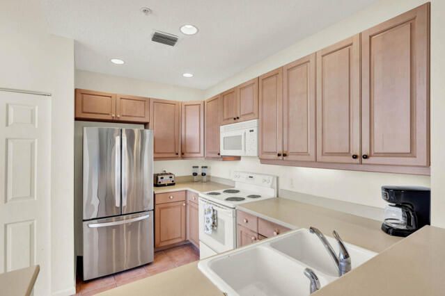 For Sale: $995,000 (3 beds, 3 baths, 2106 Square Feet)