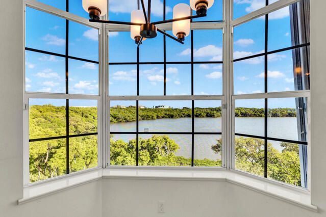 For Sale: $995,000 (3 beds, 3 baths, 2106 Square Feet)