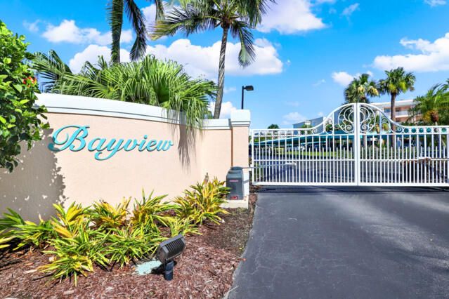 For Sale: $995,000 (3 beds, 3 baths, 2106 Square Feet)