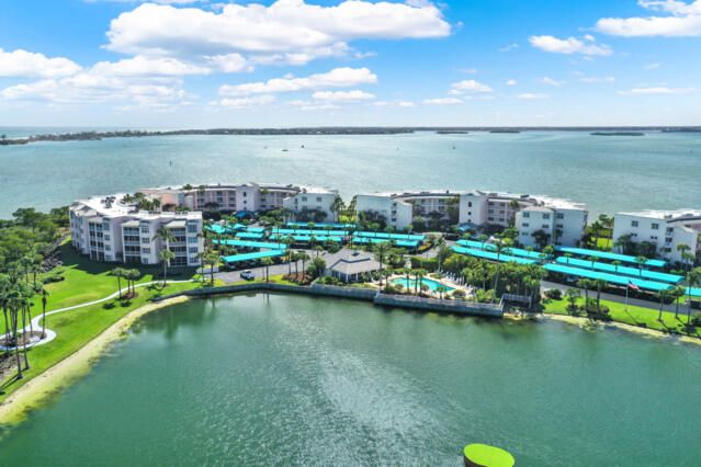 For Sale: $995,000 (3 beds, 3 baths, 2106 Square Feet)