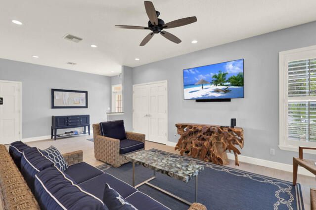 For Sale: $995,000 (3 beds, 3 baths, 2106 Square Feet)