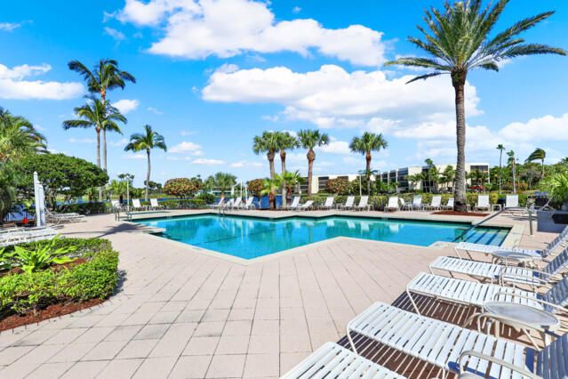 For Sale: $995,000 (3 beds, 3 baths, 2106 Square Feet)