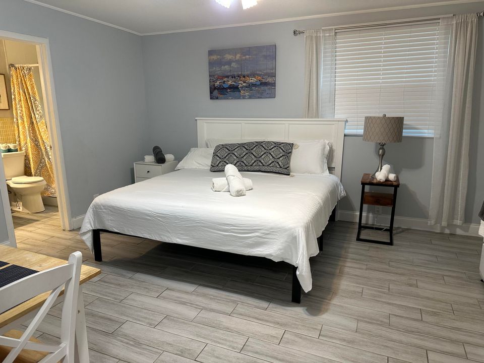 For Rent: $1,700 (1 beds, 1 baths, 350 Square Feet)