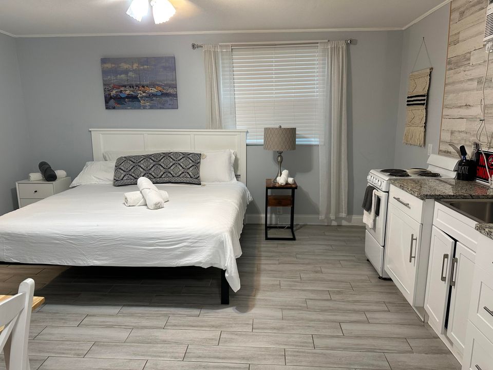 For Rent: $1,700 (1 beds, 1 baths, 350 Square Feet)