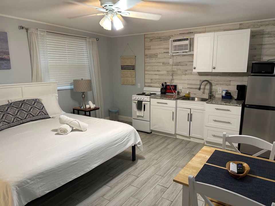 For Rent: $1,700 (1 beds, 1 baths, 350 Square Feet)