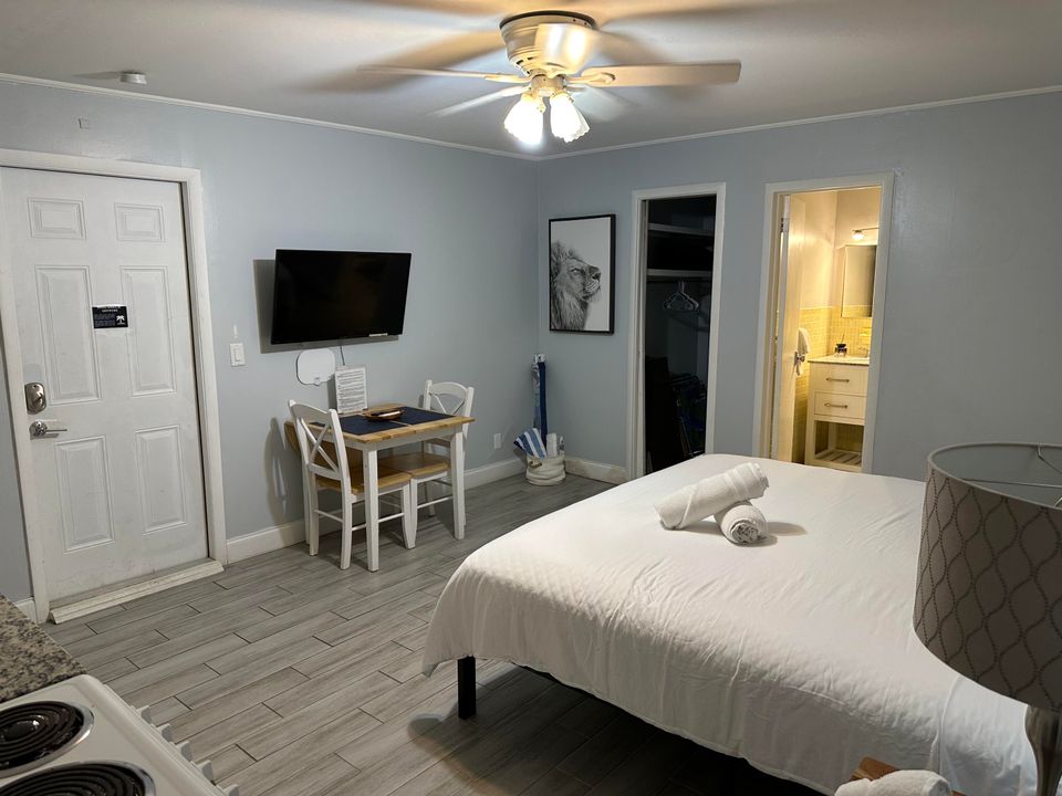 For Rent: $1,700 (1 beds, 1 baths, 350 Square Feet)