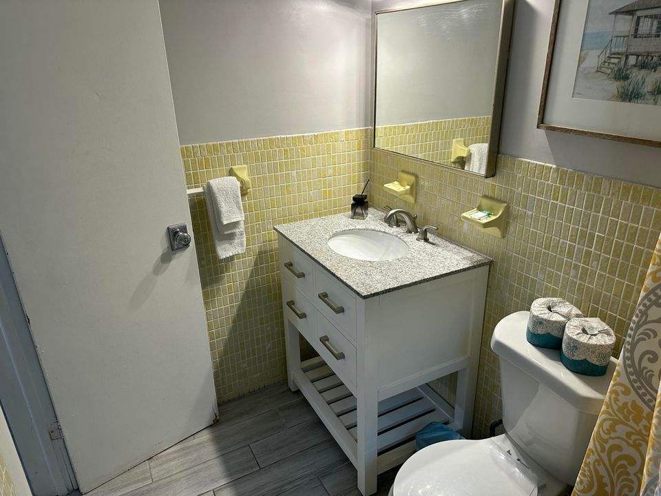 For Rent: $1,700 (1 beds, 1 baths, 350 Square Feet)