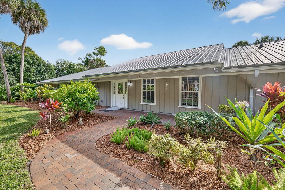 合同活跃: $1,050,000 (4 贝兹, 3 浴室, 3006 平方英尺)