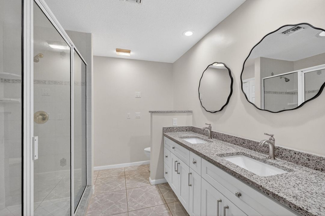 合同活跃: $1,050,000 (4 贝兹, 3 浴室, 3006 平方英尺)