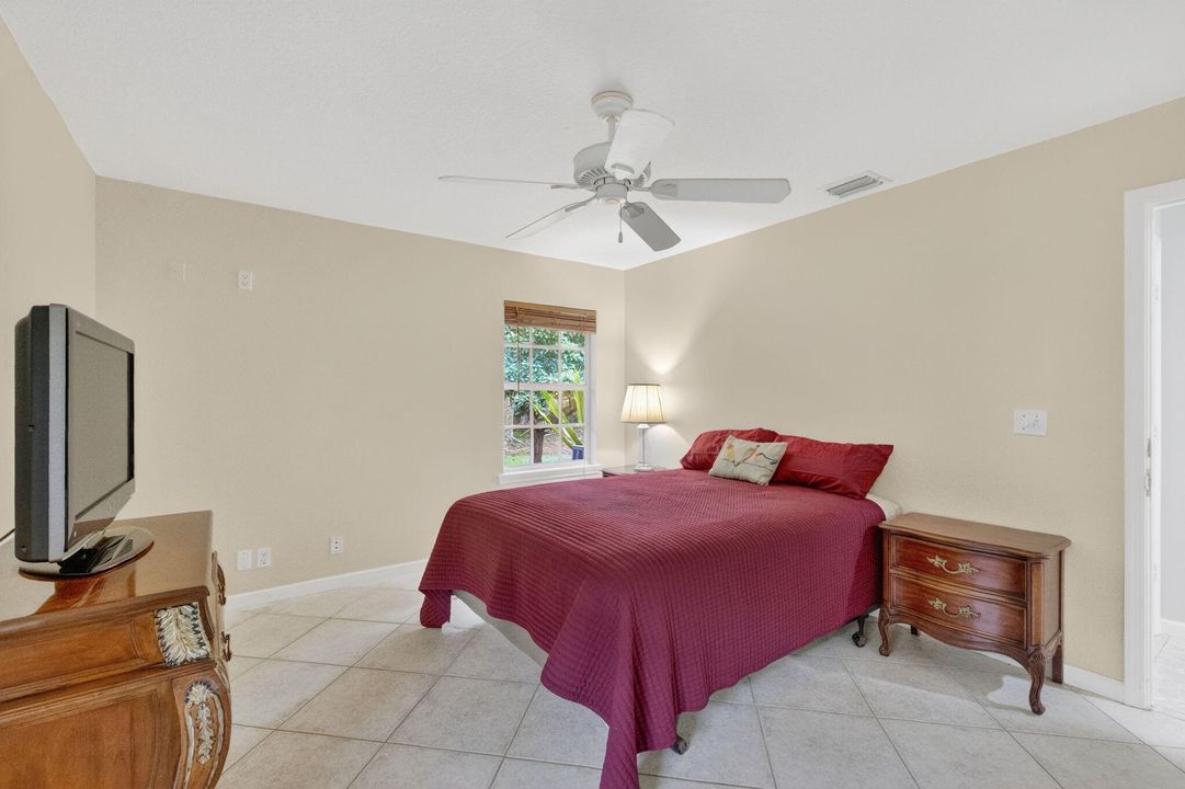 合同活跃: $1,050,000 (4 贝兹, 3 浴室, 3006 平方英尺)